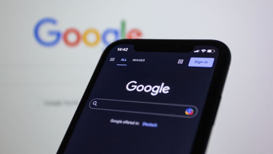 Person searching on Google from a smartphone, as Chennai customers do with AI answers